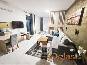 Prodaje se apartman u kompleksu sa bazenom
