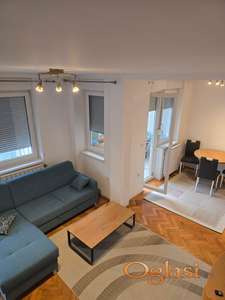 IZDAJE SE DVOSOBAN USELJIV STAN U CENTRU