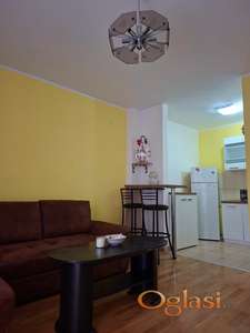 Izdaje se komforan stan na Novoj detelinari