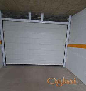 Izdajem garazno mesto-Salajka Novi Sad