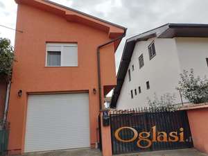 Prostrana porodična kuća na Telepu sa dvorištem