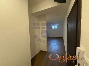 Prostran dvosoban stan u Petrovaradinu