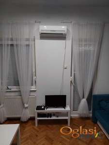 LEPO NAMEŠTENA GARSONJERA NA GRBAVICI