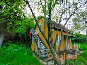 Vikend kuća 37m Čerević plac 886m za adaptaciju, useljivo MIRNA LOKACIJA