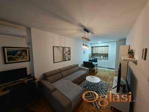 Moderno opremljen 1.5 stan 40m² sa parkingom – Salajka (Branka Radičevića)