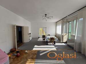 Stari grad - 4.5 stan sa pogledom na Kej i Petrovaradinsku tvrđavu