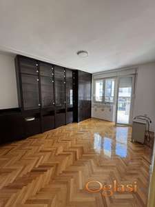 Izdaje se stan na prvom spratu, Crveni pevac, 62m2
