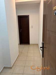 Izdajem manji dvosoban stan