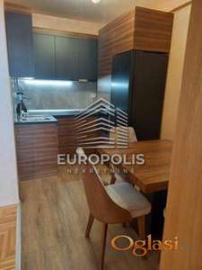 Potpuno opremljen stan sa parkingom u centru Nove Pazove ID#8343