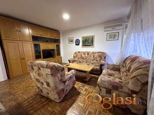 TROSOBAN KOMFORAN STAN, NA 5 MINUTA OD CENTRA GRADA, POSLEDNJI SPRAT SA POGLEDOM!