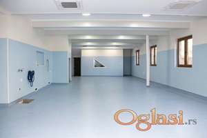 Poslovni objekat 600 m² sa 15 ari zemljišta i pomoćnim objektima – zakup ili dogovor