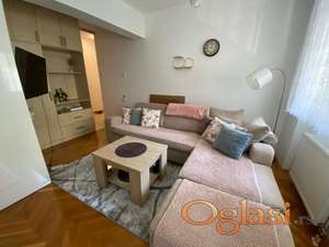 Izdaje se kompletno namešten jednoiposoban stan na odličnoj lokaciji na Grbavici!