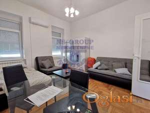 Na prodaju jednoiposoban stan na 10 minuta od centra grada.