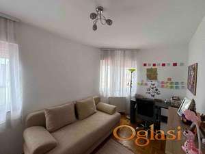 Grbavica trosoban stan 66m2!