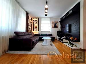 Kompletno opremljen trosoban stan! Somborska Ulica!