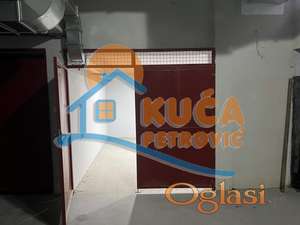 Izdaje se garažno mesto u Panteleju, 28m2