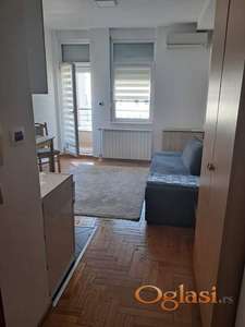 NAMEŠTENA GARSONJERA 25M2 CENTAR, BLIZU SOCIJALNOG 250EU
