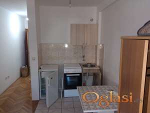 Garsonjera - 200€ -  Bulevar oslobođenja - Futoška pijaca