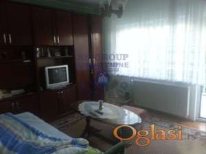 Lepa i održavana kuća na interesantnoj lokaciji.