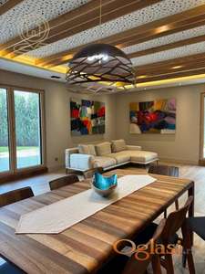 Luksuzan 4.0 stan sa bazenom i dvorištem