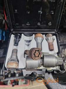 Alfa Romeo Fiat Lancia sigurnosni srafovi Originalni delovi  Moguca ugradnja delova  Alfa Romeo 147-156-166-159-GT-MiTo-Giulietta Fiat bravo 2 - croma -grande punto -multipla 2 -punto 3 -stilo-idea Freemont Panda 3 500L 500 500x Lancia ypsilon-delta-musa-lybra Volkswagen Golf 6  Audi a3 2012-2020 Volkswagen Passat B7  Ukoliko zelite da porucite Posaljite poruku preko sms poruke ili pozovite na telefon 0616115961