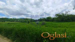 Plac 5685m2 Sremska Kamenica, Čardak