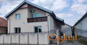 Prodajem veliku kuću u Rumi sa poslovnim objektom - halom