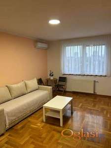 Jednoiposoban stan sa parkingom- Salajka