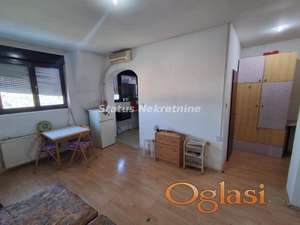 Bulevar-Uknjižena Garsonjera 25 m2 na Petom Spratu kod Železničke Stanice-065/385 8880