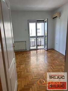 Jednoiposoban stan, 35 m², Bulevar Evrope, Novi Sad, 3/5