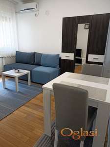 Komplet namešten stan u Kraljevom parku