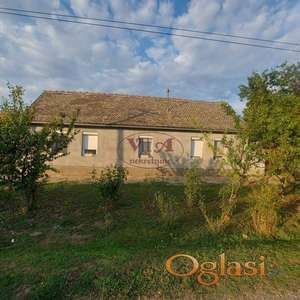 Srbobran, Turija, Komforna kuća sa velikim placem punim zelenila od 2448 m2