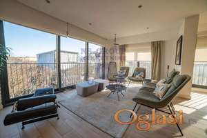 Prodaje se luksuzni dvoetazni stan u blizini Spensa