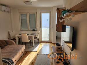 Trosoban stan -  Sadovi - kompletno namešten