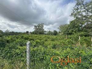 Vikendica sa velikim placom