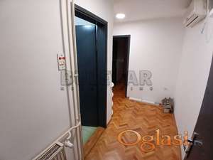 Izdaju se dva sprata u kući u Durlanu isključivo kao poslovni prostor za pravno lice ili preduzetnika 171m2