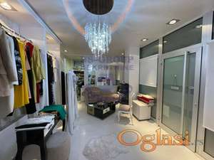 Lokal u modernoj zgradi na Bulevaru