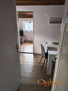 Izdajem jednosoban stan u centru grada