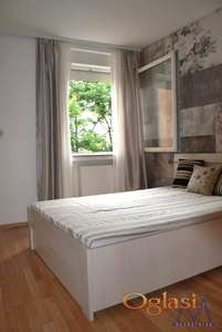 Stan,NOVI SAD,BULEVAR,kv: 37, € 430, ID: 9101953