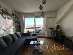 Izdaje se trosoban stan Bulevar Evrope/Bulevar Cara Lazara