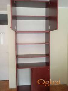 Orman sa šiber vratima gornjom kutijom i policama