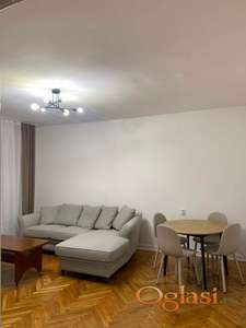 Prostran trosoban stan u centru - 84m2 + garaža Pet Friendly