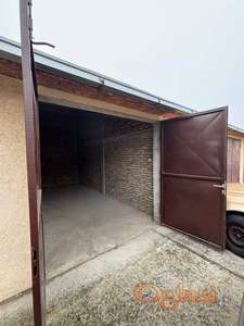 Novo u ponudi, izdaje se dvorišna graža sa parking mestom