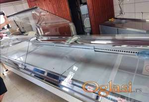 Prodajem vitrinte i ostalu opremu