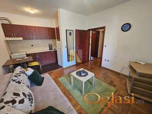 Ćirpanova ulica, nameštena garsonjera