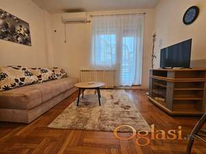 Ćirpanova ulica, nameštena garsonjera