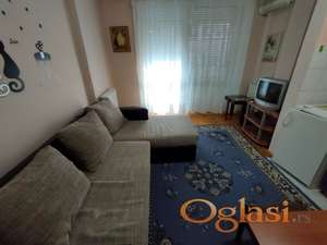 Garsonjera 25m Danila Kiša Grbavica Novi Sad IZDAJE SE nameštena