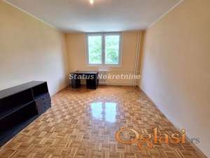 DELIMIČNO NAMEŠTEN ILI PRAZAN DVOSOAN STAN 43M2 SATELIT, 250EU