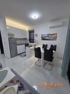 Herceg Novi – Đenovići,prelijep jednosoban stan površine 34m2 sa velikom terasom od 15m2.