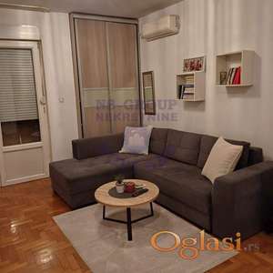 Izdaje se lepo uređena i kompletno nameštena garsonjera površine 25m².